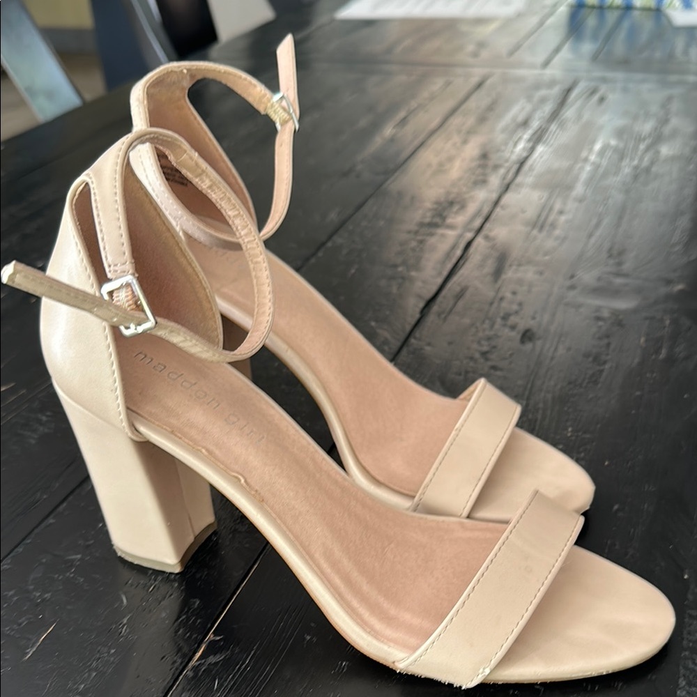 Madden Girl Cream Heels with Rounded Toe-Size 9